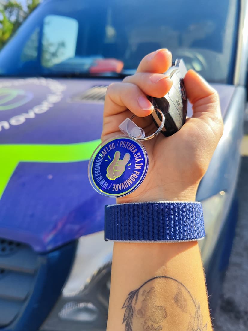 Brelocuri acrilice și insigne